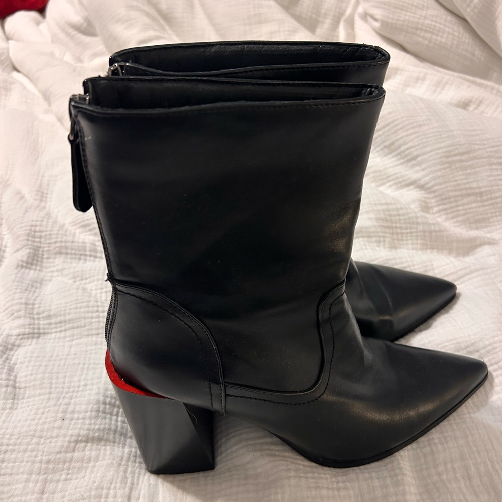 Torgeis black pointed toe booties boots red zipper
